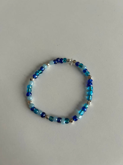 Ocean blue beaded bracelet set, fashion accessory 